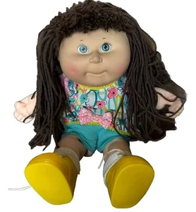 Vintage Cabbage Patch Niño Muñeca Trenzas Conjunto Floral Niña Zapatos Amarillos - Imagen 1 de 6