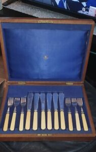 Mappin & webb Vintage cased set of cuttlery in wood box with key see pics 