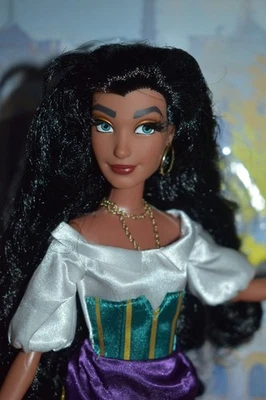 Disney Diseñador Mascarada Edición Limitada Muñeca Esmeralda Vestido Clásico y Caja Foto 1 de 4