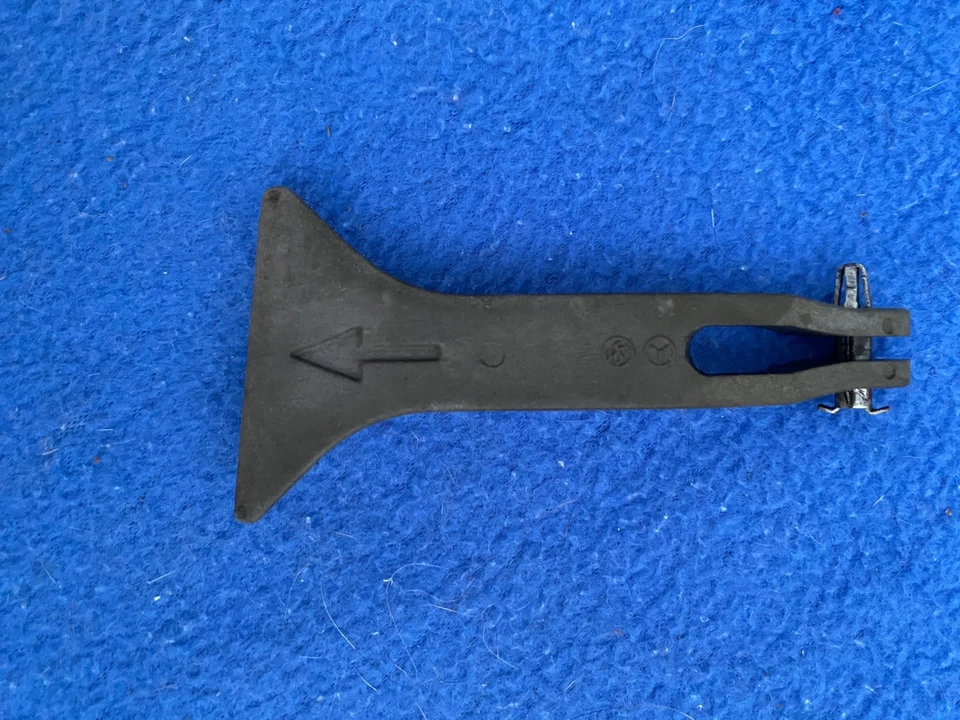 Cierre de manija de liberación de capó para Mercedes W201 190E 2.3 2018870627 Foto 1 de 1