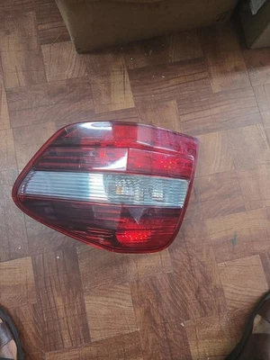 Conjunto de luz trasera derecha Mercedes-Benz ML350 2010 OEM - excelente estado Foto 1 de 2