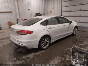Módulo de interfaz telemática detrás del radiador Ford Fusion 2019 4U5Z14G371CDE - Imagen 1 de 24
