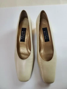 Stuart Weitzman Women's Size 8 AA Ivory Shoes  Heels Pumps  - Picture 1 of 7