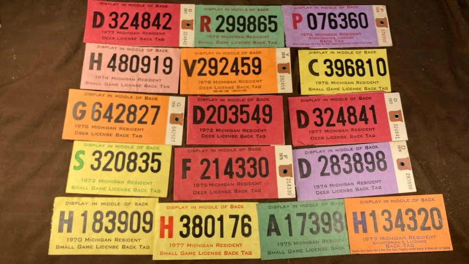 Licencias de caza Michigan Back Tag vintage años 70 71 72 73 74 75 76 77 78 79 Foto 1 de 4