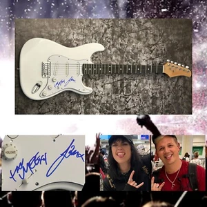 GFA Han Mee & Jim Shaw * HOT MILK * Chitarra elettrica firmata band PROOF COA - Foto 1 di 7