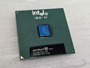Intel Pentium III 667MHz, Socket 370, 133MHz FSB, 256KB, SL3XW, Coppermine - Picture 1 of 2