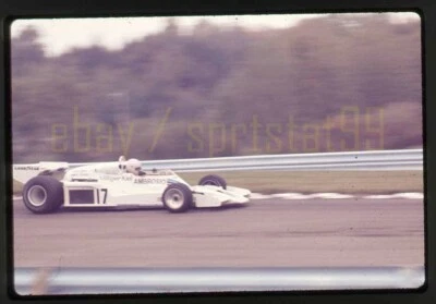 艾伦·琼斯 #17 Shadow DN8 - 1977 年沃特金斯·格伦大奖赛 - 复古比赛幻灯片 — 第 1/3 张图片