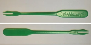 MALLONEY’S TAVERN  Grenville St. TORONTO 1960s Vintage Green SWIZZLE STIR STICK - Picture 1 of 3