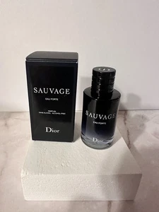 Dior Sauvage Eau Forte Parfum Mini Tupfer 10 ml 0,34 flüssige Unzen HERREN Neu im Karton Authentisch - Bild 1 von 3