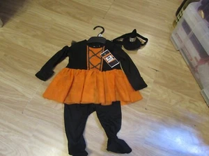 BABY'S WITCH/HALLOWEEN THEMED 2 PIECE COSTUME WITH HAT SIZE 0 TO 3 MONTHS - Picture 1 of 8