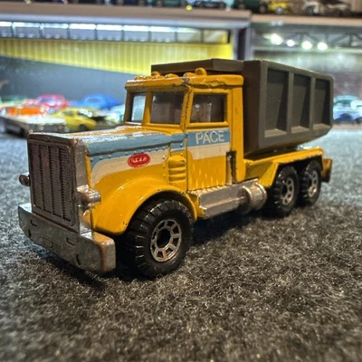 Camión de volteo Matchbox MB 30/23 Peterbilt - PACE, hecho en Macao Foto 1 de 4