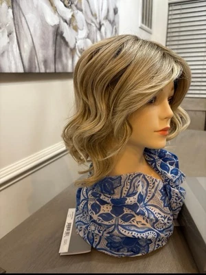 PELUCA EDITOR'S PICK DE RAQUEL WELCH | RL19/23 Galleta Sombreada Foto 1 de 4