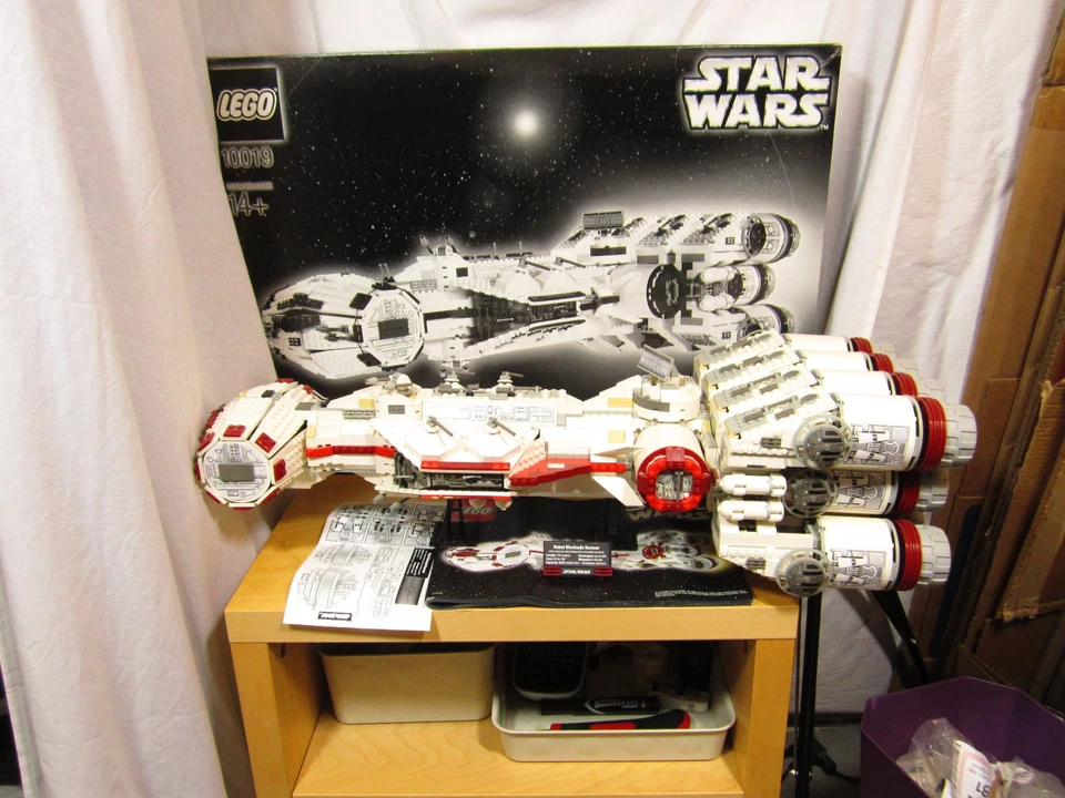 Lego 10019 - Tantive IV/Rebel Blockade Runner - completo Foto 1 de 4