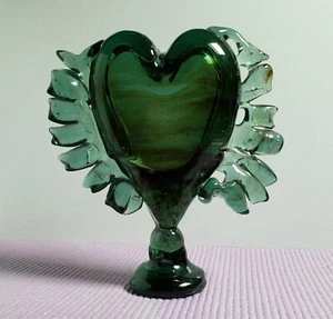 Dion Myers 1971 signed Art Glass green heart shaped sculpture- 7 1/2” x 6 1/2” - Picture 1 of 12