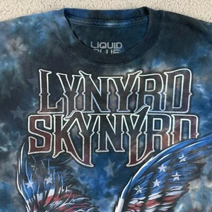 Camisa Lynyrd Skynyrd Hombres Grande Azul Tie Dye AZUL LÍQUIDO Águila Bandera EE. UU. Cuello Redondo - Imagen 1 de 11