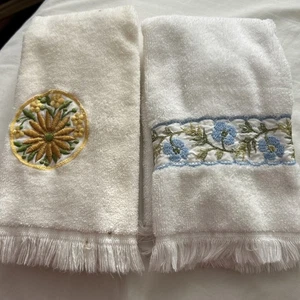 Toallas Fieldcrest vintage con flecos yema de dedo 1 bronceado con flores amarillas y blanco azul - Imagen 1 de 4