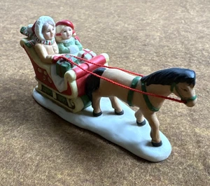 Trineo Lefton Colonial Christmas Village 1989 tirado por caballos con niñas #07322 - Imagen 1 de 24