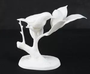 Japan weißer Keramik Spatz auf Tsubaki Kamelie Skulptur 1950 Handarbeit - Bild 1 von 8