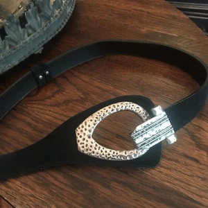 Coldwater Creek Women's Belt Size SM/MED Adjusts Black Suede w Modernist Buckle - Picture 1 of 8