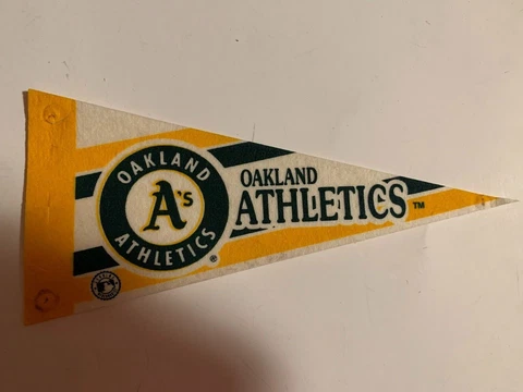OAKLAND A'S ATHLETICS   Vintage   9 INCH BASEBALL PENNANT  NICE Cover