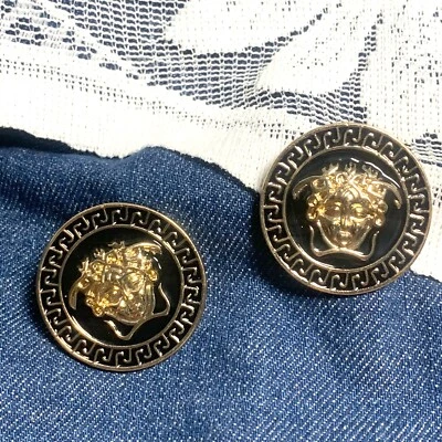 Pendientes con cabeza de cara de Medusa dorada esmaltada negra 16,8 g en relieve gran diosa griega Foto 1 de 4