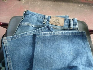 Men's Blue Demin Wrangler Jeans, Relaxed Fit, Size 42x30 - Picture 1 of 8