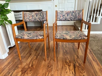 老式一对中世纪现代D扫描柚木用餐扶手椅  — 第 1/4 张图片