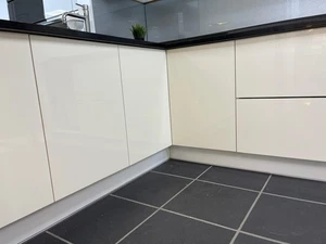 Cream Gloss MDF Replacement Kitchen Doors Drawers-Made 2 Measure-Free Hinge Hole - Picture 1 of 4