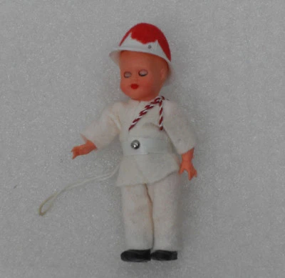 Bambolotto Vintage Anni '60 '70 celluloide Divisa bianca Cappello Coloniale  - Immagine 1 di 2