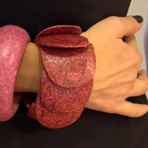 Iris Apfel Estate! Rara Avis Pink Recycled Paper Stretch Bracelet Jewelry! NWT - Picture 1 of 11