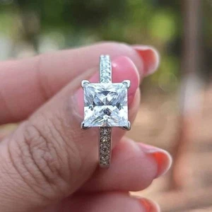 2,86 TCW Princess Cut farbloser Moissanit Ring für Damen 14k Weißgold vergoldet - Bild 1 von 7