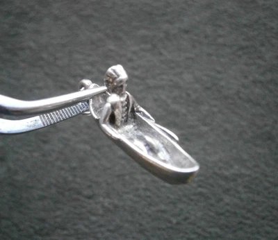 Brazalete colgante nativo americano en canoa kayak de colección de plata de ley 3,0 g Foto 1 de 4