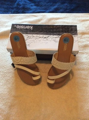 Sandalias Kensie blancas con anillo en el dedo del pie talla 6,5 Foto 1 de 2