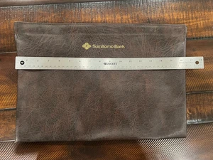UNBENUTZTE VINTAGE Sumitomo Bank Faux Vinyl Dokumententasche 11-1/2" x 17-1/2" - Bild 1 von 3