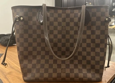 Bolso de Mano Louis Vuitton Neverfull Interior Rojo MM Lona Marrón Foto 1 de 4