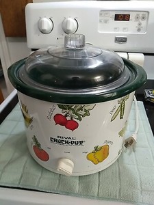 Vintage Rival Crock Pot w/Vegetable Pattern #3120 2-1/2 Qt. Plastic Lid Tested