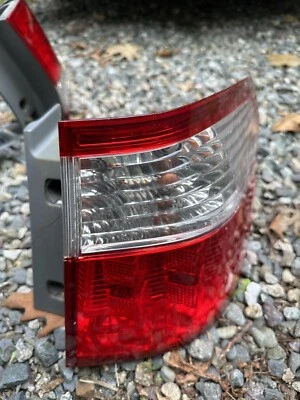 Luz trasera halógena para Honda Odyssey 2005-2007 lente exterior derecha transparente y roja Foto 1 de 4
