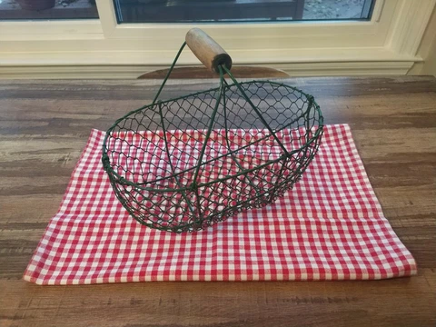 FARMHOUSE "GREEN" CHICKEN WIRE 12" long Gathering Oval Basket w/Handle, PREOWN Cover