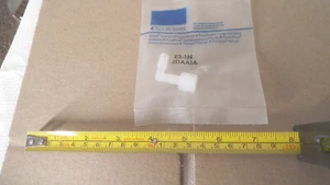 Fluoroware PFA elbow fitting, 1/16 male NPT x 1/8 tube, E2-1N, nos - Picture 1 of 1