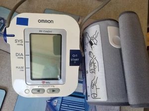 OMRON MODEL M6 COMFORT DIGITAL BLOOD PRESSURE MONITOR AND CUFF - Picture 1 of 4