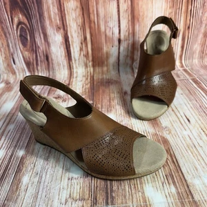 Sandali Clarks LAFLEY JOY taglia 8 marroni pelle sughero zeppa tacco scarpe punta aperta - Foto 1 di 10