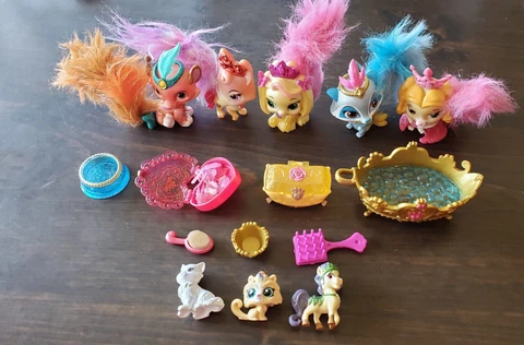Lot of 5 PALACE PETS Figure, Disney Blip Toys Brushable Tail w/accessories lot 2 Cover