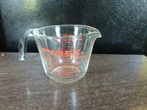Pyrex Clear Glass 8 Oz Measuring Cup Hook Handle Red Lettering Vintage 508 USA - Picture 1 of 3