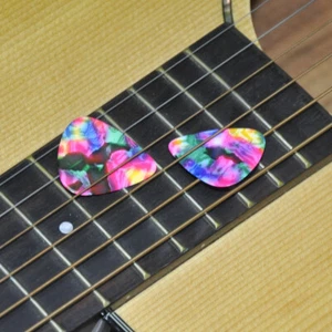 Lots of 100 pcs Medium 0.71mm Blank Guitar Picks Celluloid Tie Dye No Print - Picture 1 of 5