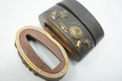 Adornos de mango de espada Fuchi japonesa un diseño de guerrero firmado original 0901F31 Foto 1 de 4