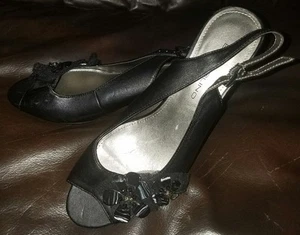 Bandolino New Black Leather Heels With Floral Accents Size 7 1/2 - Picture 1 of 6