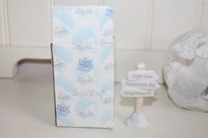 NOS Precious Moments Figurine STREET SIGN Sugar town 532185 - Picture 1 of 1