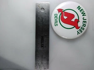 New Jersey Devils NHL Vintage Hockey Pin-Back Button  - Picture 1 of 4