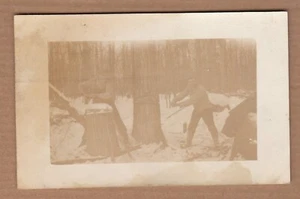 Cartolina fotografica vintage RPPC boscaioli invernali taglio nel bosco neve Michigan! - Foto 1 di 2