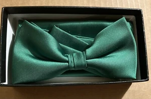 Marco Stefan’s Emerald Solid Bow Tie Set New York Suit Exchange - Bild 1 von 4
